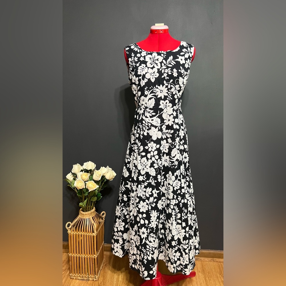 Black & White Floral A-Line Dress - Classic Women's Dress